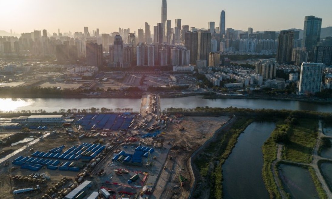 Южният китайски технологичен мегаполис Шенжен беше поставен под карантина съобщи